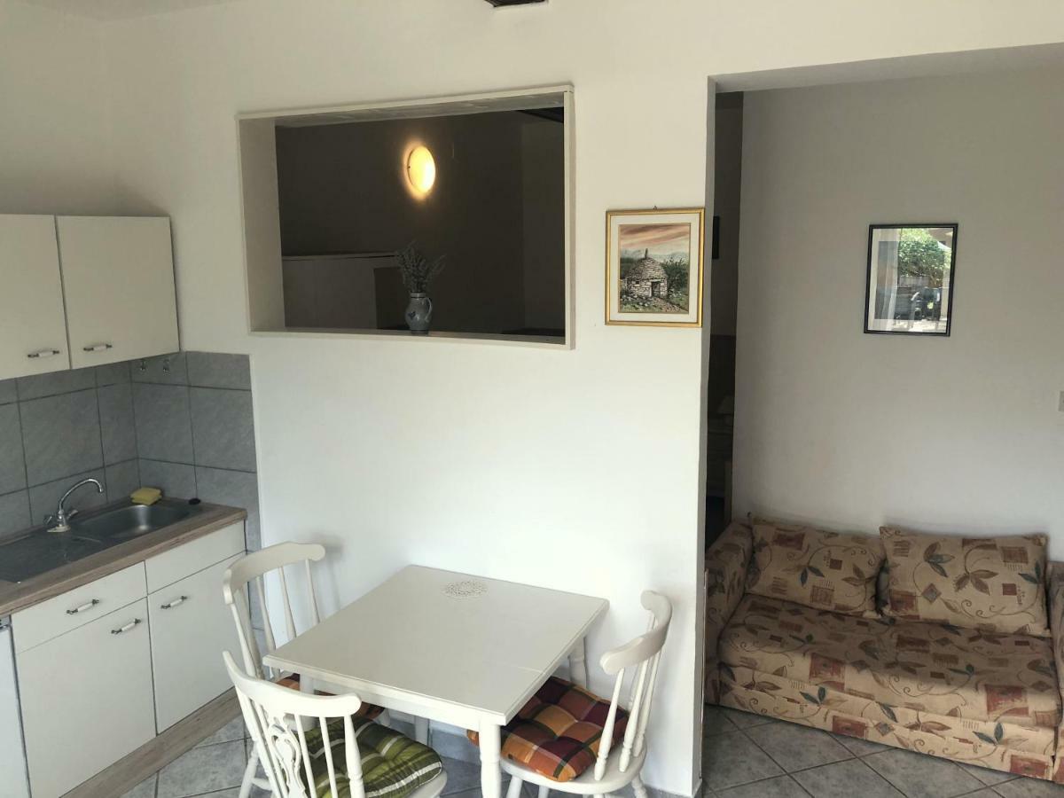 Guesthouse Vila Ruzmarin Ždrelac Exteriör bild