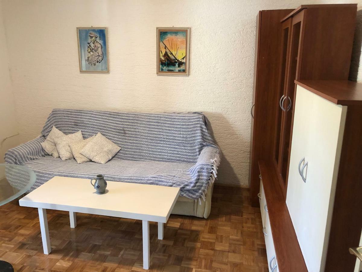 Guesthouse Vila Ruzmarin Ždrelac Exteriör bild